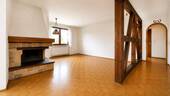 Wohnzimmer aktueller Zustand - 7 Zimmer Einfamilienhaus in Würzburg