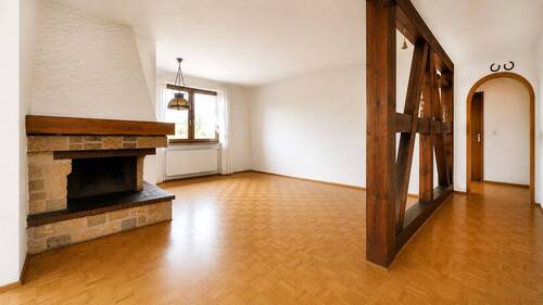 Wohnzimmer aktueller Zustand - 7 Zimmer Einfamilienhaus in Würzburg
