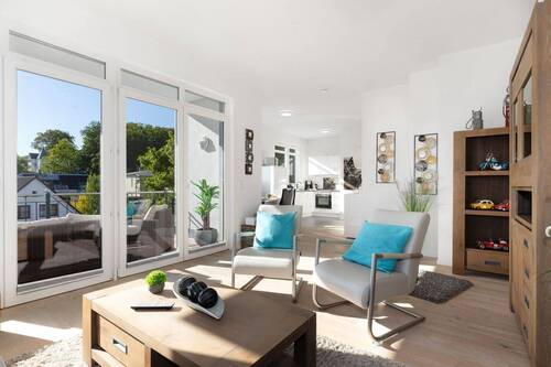 Der Zugang zum Balkon mit Blick ins Grüne - 