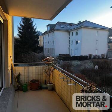 Balkon Blick nach links - Etagenwohnung mit 72,00 m² in Dresden zum Kaufen