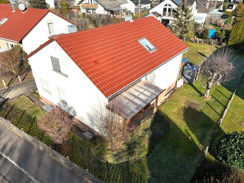 Ansicht Süd-Osten DJI 162 - Ihr neues Zuhause hat einen Garten mit 700 m² Grundstück, und eine Wohnfläche mit ca. 133 m², 6 Zimmer