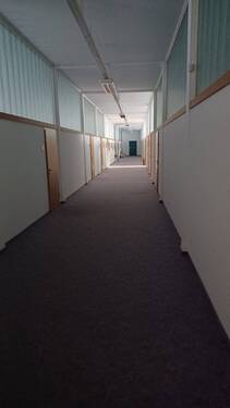 Zweites OG im Bürogebäude - 
