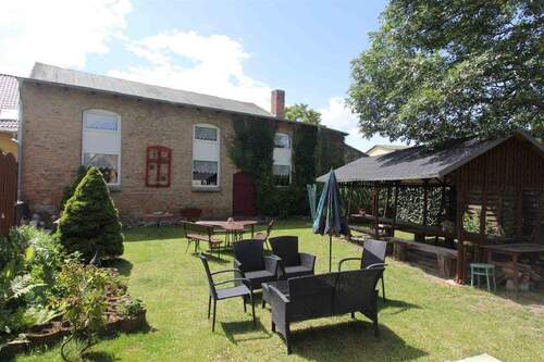 Gartenbereich - Mehrfamilienhaus, Wohnhaus mit 218,00 m&sup2; in Zörbig zum Kaufen