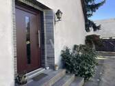 Hauseingang - Einfamilienhaus mit 120,00 m&sup2; in Radebeul zum Kaufen