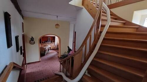Eingangsbereich mit Treppe - 6 Zimmer Einfamilienhaus in Meisdorf