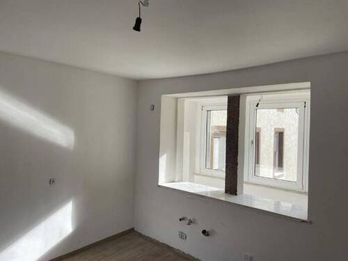 Lichtdurchflutete Küche - 85 m² Wohnkomfort inmitten des Pfälzerwalds ab 01.12.2024