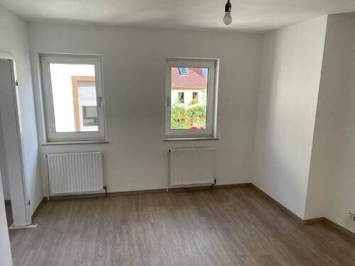 Wohnzimmer - 3 Zimmer Etagenwohnung zur Miete in Lambrecht