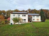 Gartenseite mit Photovoltaik - 1 Zimmer Mehrfamilienhaus, Wohnhaus zum Kaufen in Herleshausen / Breitzbach