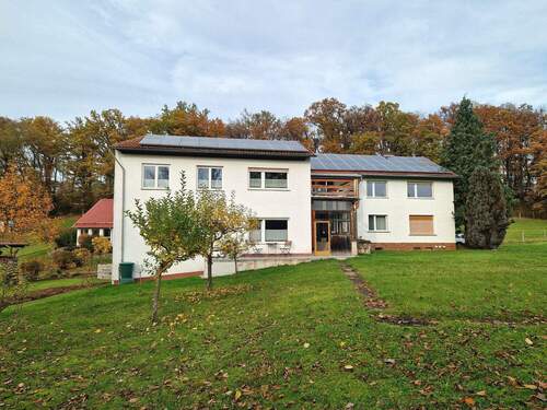 Gartenseite mit Photovoltaik - 1 Zimmer Mehrfamilienhaus, Wohnhaus zum Kaufen in Herleshausen / Breitzbach