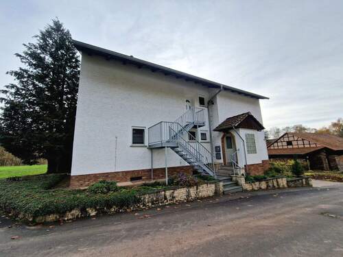Treppenaufgang - Mehrfamilienhaus, Wohnhaus mit 250,00 m² in Herleshausen / Breitzbach zum Kaufen