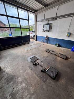 Werkstatt mit Hebebühne - 