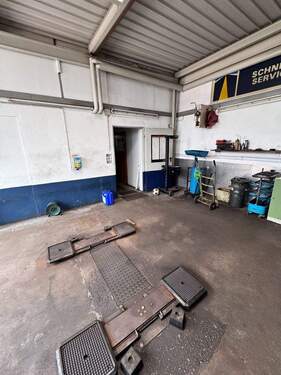 Werkstatt mit Hebebühne - 