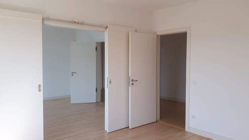 Wohn- u. Schlafzimmer mit Schiebetür.jpg - 