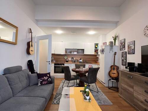 Wohnzimmer + offene Küche - 