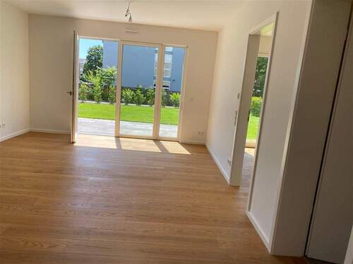 Teilansicht Wohnbereich - 3 Zimmer Etagenwohnung zum Kaufen in Neustadt