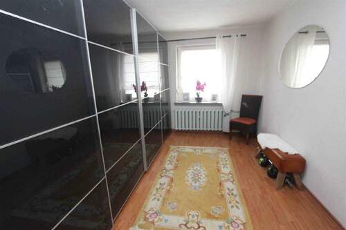 Ankleide hinter d. Schlafzimmer - 