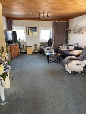 Wohnzimmer.jpg - 9 Zimmer Mehrfamilienhaus, Wohnhaus zum Kaufen in Niederwerrn