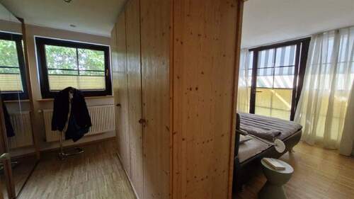 1. OG - Schlafzimmer mit Ankleidebereich - 