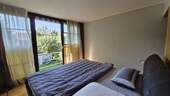 1. OG - Schlafzimmer mit Blick in den Garten - 