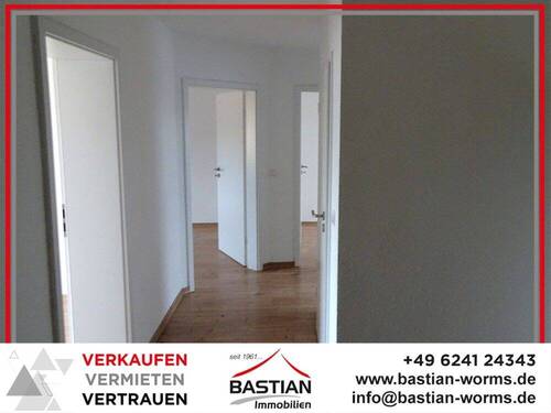 Headfoto - Gar nicht so schräg: Dachgeschoss - 3 12 Zimmer - renovierter Altbau - Garage - Zentrumslage!