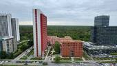 Blick auf den Ruby Tower mit umliegenden Gebäuden - 