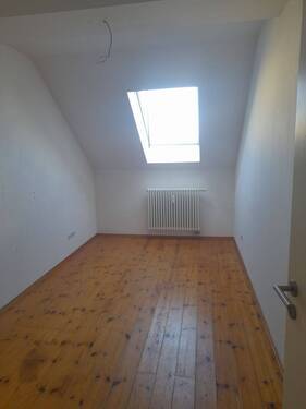 Zimmer - Etagenwohnung mit 121,00 m&sup2; in Luckenwalde zur Miete