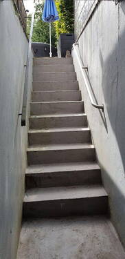 Treppe vom Keller zum Garten - 