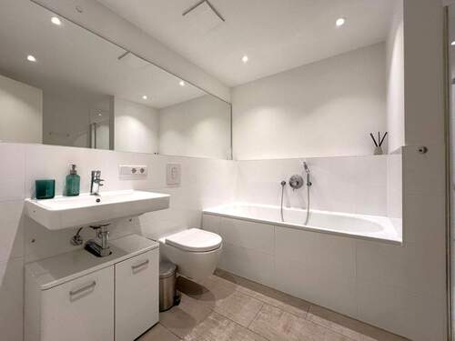 Badezimmer - Etagenwohnung mit 87,00 m² in Berlin zur Miete