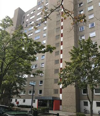 Hausansicht Mirjam-Pressler-Straße 27 - Geräumige 3,5-Zimmer-Wohnung in Darmstadt-Kranichstein mit Weitsicht