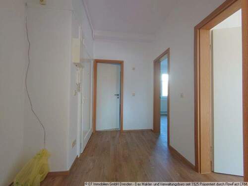 Flur (1) - 2 Zimmer Etagenwohnung zur Miete in Dresden