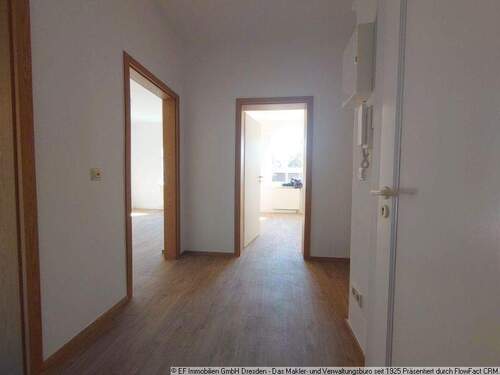 Flur (2) - 2 Zimmer Etagenwohnung in Dresden