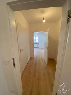 Diele - Etagenwohnung mit 93,40 m&sup2; in München zum Kaufen