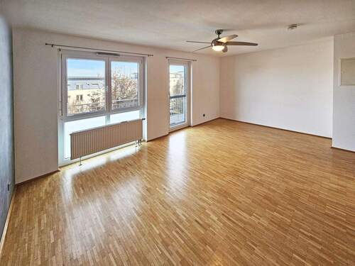 Geräumiges Schlafzimmer mit angrenzendem Balkon - 4 Zimmer Einfamilienhaus in Holzgerlingen