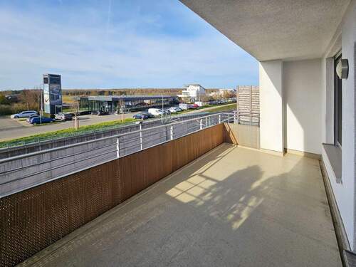 Großzügiger, überdachter Balkon - 