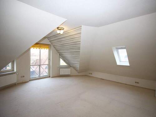 Großzügiges Schlafzimmer - 