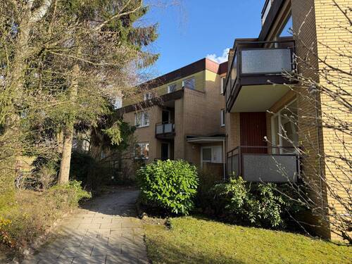 Gebäudeansicht - Freie 2 Zi.-Wohnung im schönen Alsterdorf
