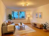 Wohnzimmer möbliert - (KI generiert) - 2 Zimmer Etagenwohnung in Hamburg