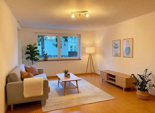 Wohnzimmer möbliert - (KI generiert) - 2 Zimmer Etagenwohnung in Hamburg