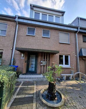 Front - Ansprechendes und modernisiertes 5-Raum-Reihenhaus mit gehobener Innenausstattung in Krefeld-Bockum