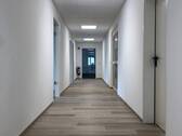 Flur - Moderne Büroräume in Erlangen Tennenlohe