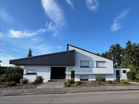 Straßenansicht - Generationenhaus auf Traumgrundstück am Buchholzer Wald