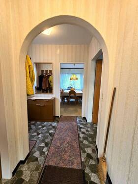 Eingangsbereich Blickrichtung von der Haustür aus - 6 Zimmer Mehrfamilienhaus, Wohnhaus zum Kaufen in Bleckede