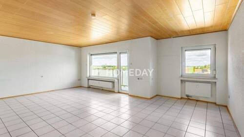 Wohnzimmer 1 - 4 Zimmer Etagenwohnung zum Kaufen in Köln