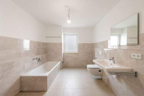 Badezimmer - Etagenwohnung mit 83,10 m&sup2; in München zum Kaufen