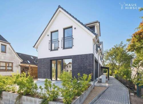 Terrasse Vorderhaus - 8 Zimmer Mehrfamilienhaus, Wohnhaus zum Kaufen in Schenefeld