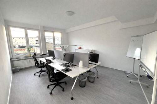 Großer Büroraum zur Rückseite - 