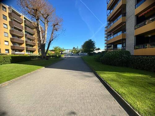 Zufahrt zur Tiefgarage und Parkdeck - 