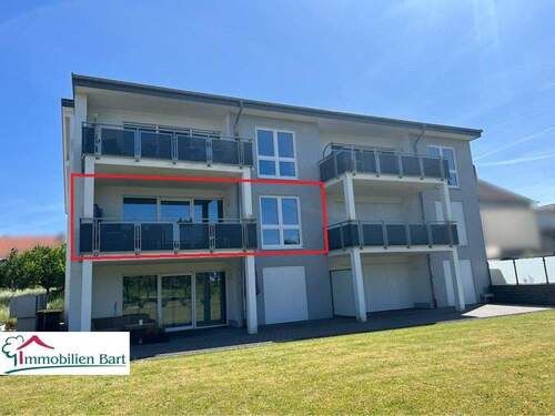 Außenbild Mitte gez. - NATUR PUR! ATTRAKTIVE 106 M² OG-WOHNUNG MIT BALKON UND SICHT INS GRÜNE!