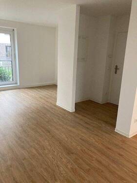 Wohnungseingang mit Nische - 3 Zimmer Etagenwohnung zur Miete in Mannheim