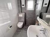Erdgeschoss modernisiertes Duschbad - 